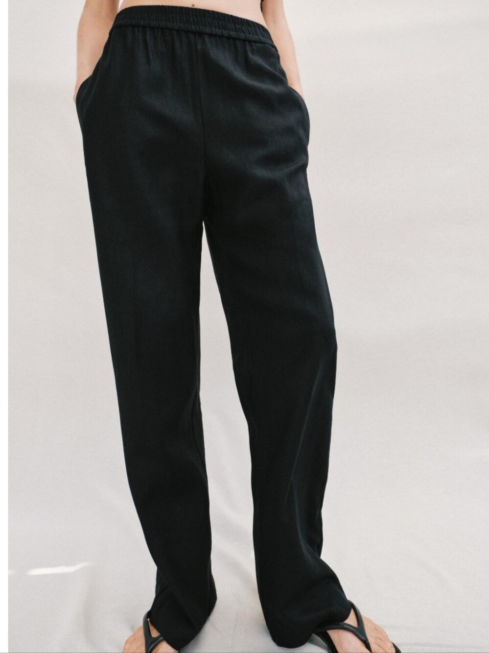 Women Black Elastic-Waist Straight-Leg Pants With Line